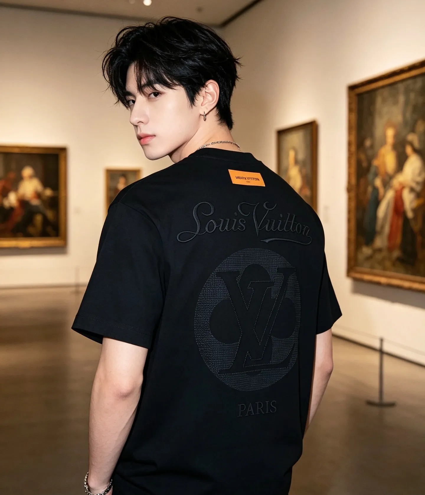 Louis Vuitton/Louis Vuitton hollow tatami embroidered round neck short sleeves on the back